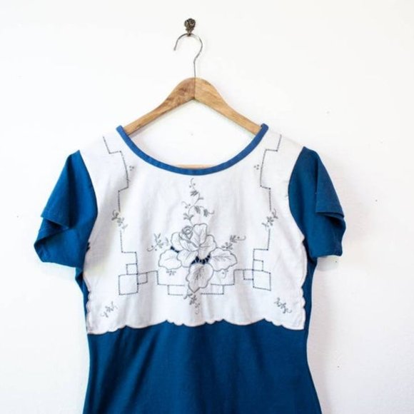 blue handmade tee shirt with vintage applique - Picture 4 of 5